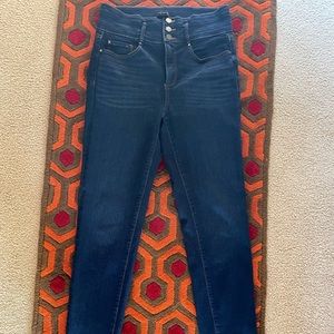 Ann Taylor “the skinny” jeans. Size 6T.